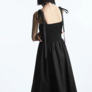 COS 2023 Summer Tie-Detail Smocked Midi Dress